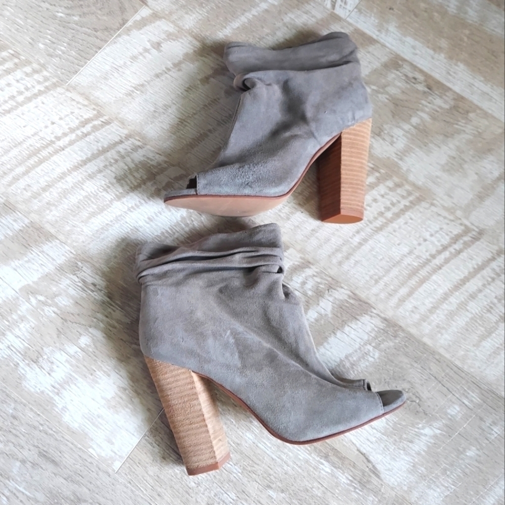 Chinese Laundry Kristin Cavallari Peep Toe Suede Booties size 8